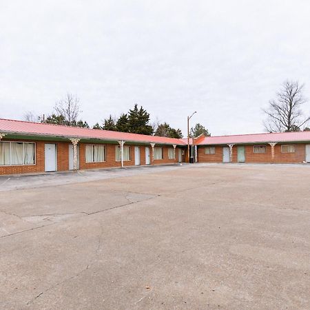 Oyo Hotel Holly Springs Ms Exterior photo